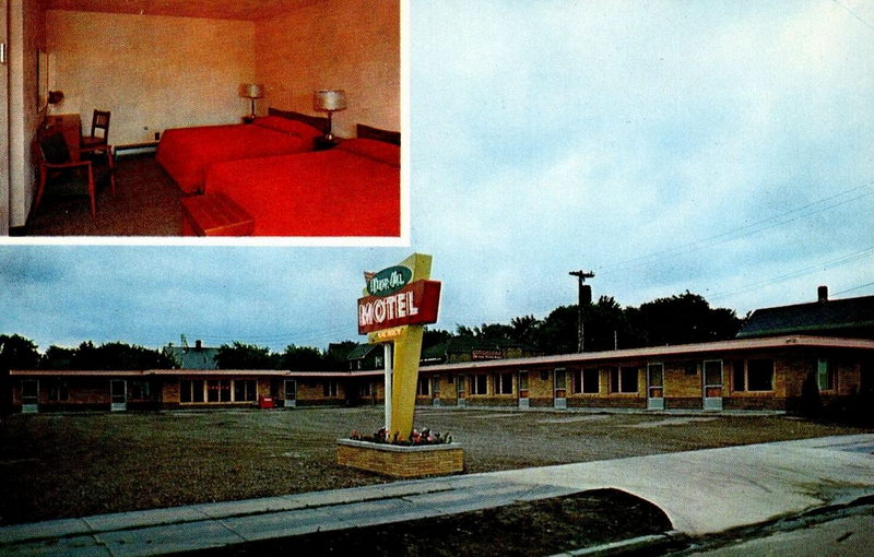 Doral Motel (Dor-Al Motel) - Vintage Postcard